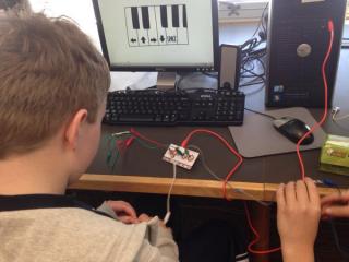 Lane student designing and programming an electronic keyboard using a Makey-Makey kit.